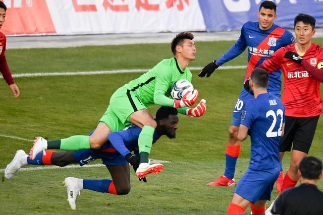 中国女足3-0战胜菲律宾，李晴潼助攻陈巧珠破门